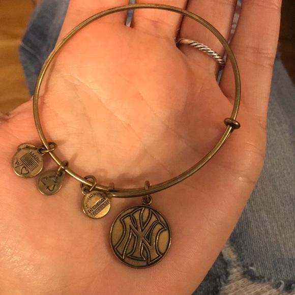 Alex and Ani Bracelet- Yankees - Picture 1 of 4